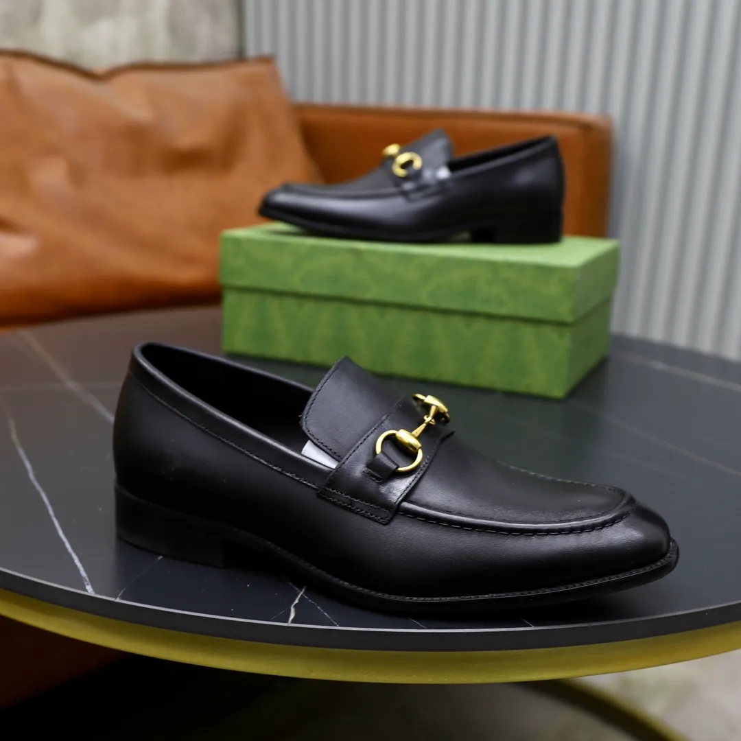 Men's shoes: 250🙅‍♂️🙅‍♂️🙅‍♂️Niuli Brand: GUCCI Size: 38-44 (45 can be customized) Level: Counter classic Material: Original soft cowhide upper Comfortable cowhide lining Original lightweight outsole Style category: Business casual footwear Driving leather shoes Color: Actual picture color